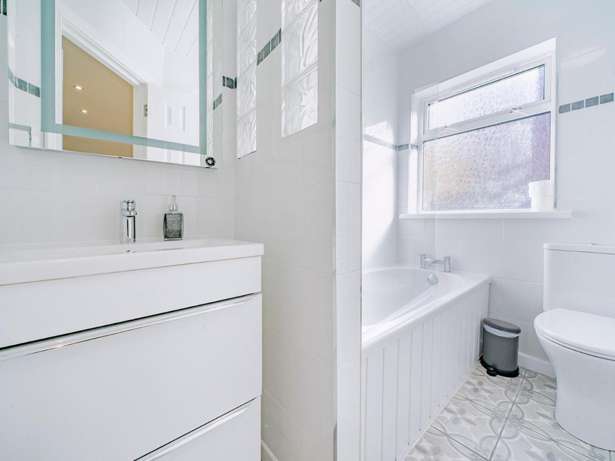 Pass The Keys - Bright & Airy 2Br 2Bath Apt In Perfect Location Belfast Esterno foto